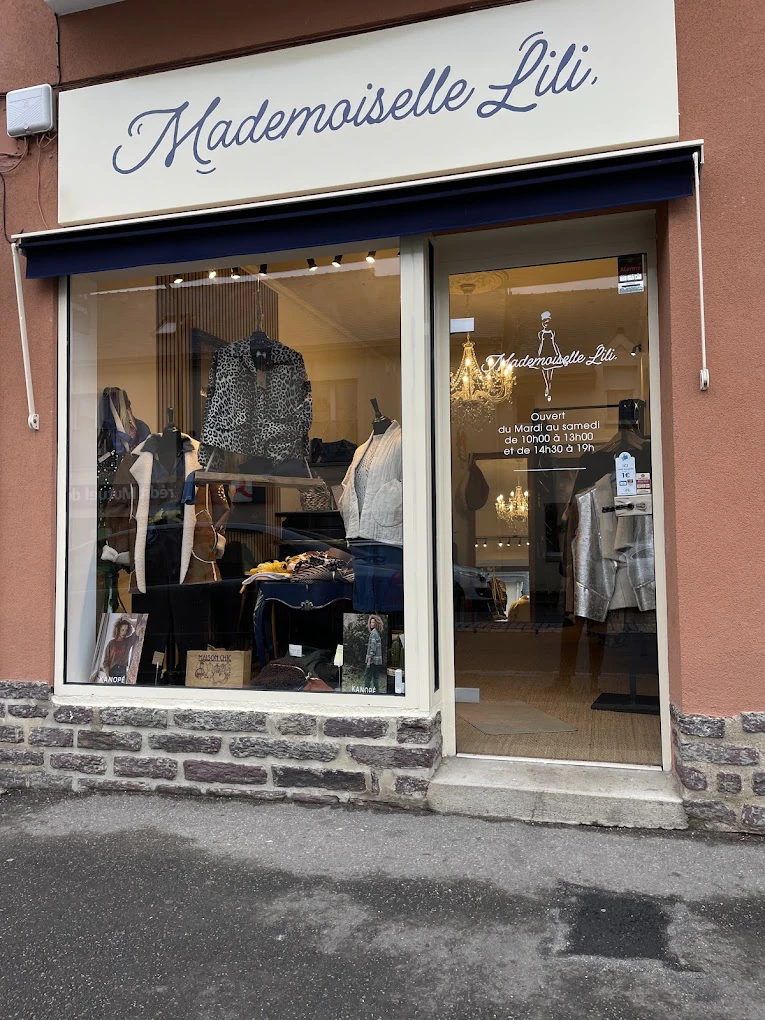 Devanture réelle de la boutique Mademoiselle Lili à Mordelles